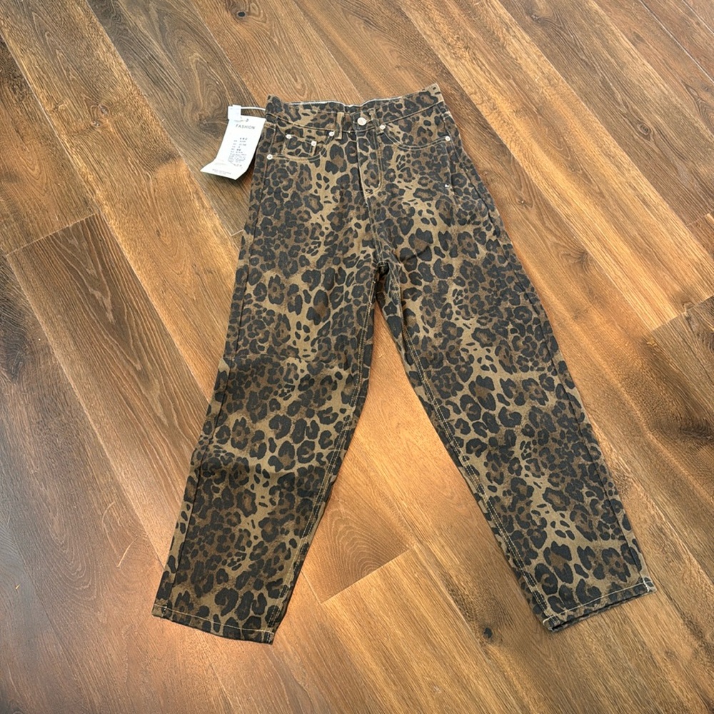 Cheetah print barrel leg denim - NWT